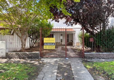 ALQUILER 24 MESES CASA 3 AMBIENTES CON GARAGE y PATIO, ZONA COLINAS DE PERALTA RAMOS- MAR DEL PLATA