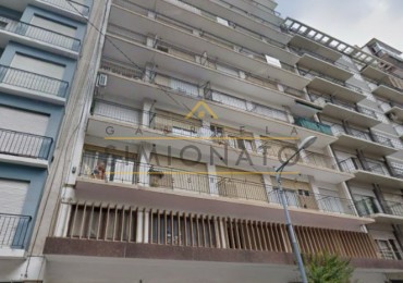 VENTA DEPTO. 2 AMBIENTES CON DEPENDENCIAS AL FRENTE - MAR DEL PLATA CENTRO