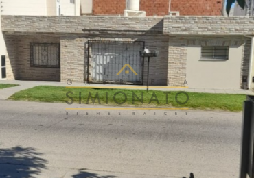 ALQUILER 24 MESES CASA 4 AMBIENTES CON PATIO, A METROS DE Avda. FORTUNATO DE LA PLAZA. MAR DEL PLATA